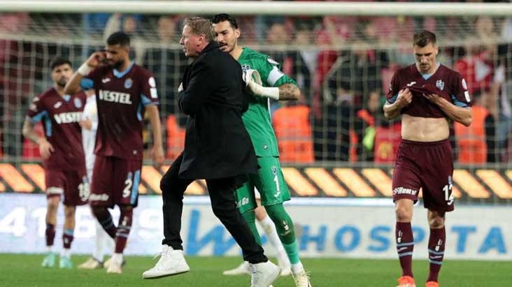 Trabzonspor Kaptanı Uğurcan Çakır ve Samsunspor Teknik Direktörü Markus Gisdol Arasında Tartışma Çıktı