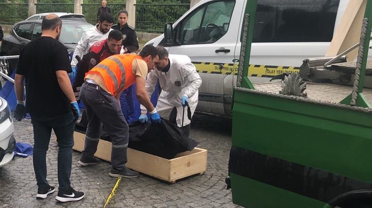 Park halindeki araçta ölü bulundu