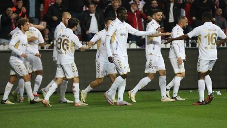 Trabzonspor, deplasmanda Samsunspor’a 3-1 mağlup oldu
