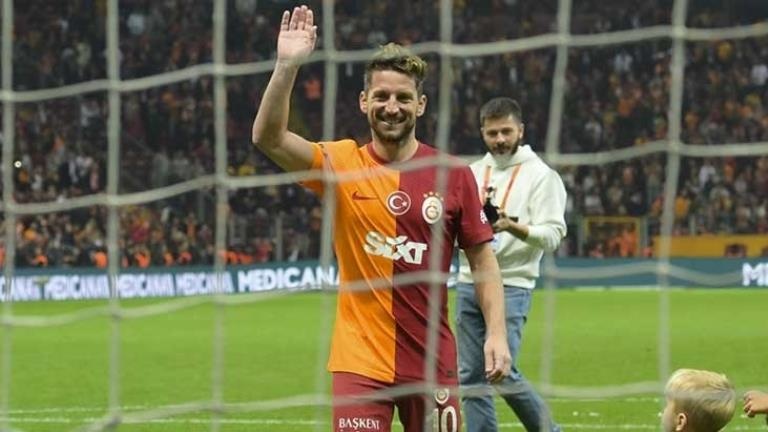 Galatasaray, Sivasspor’u 6-1 mağlup ederek şampiyonluğa bir adım daha yaklaştı