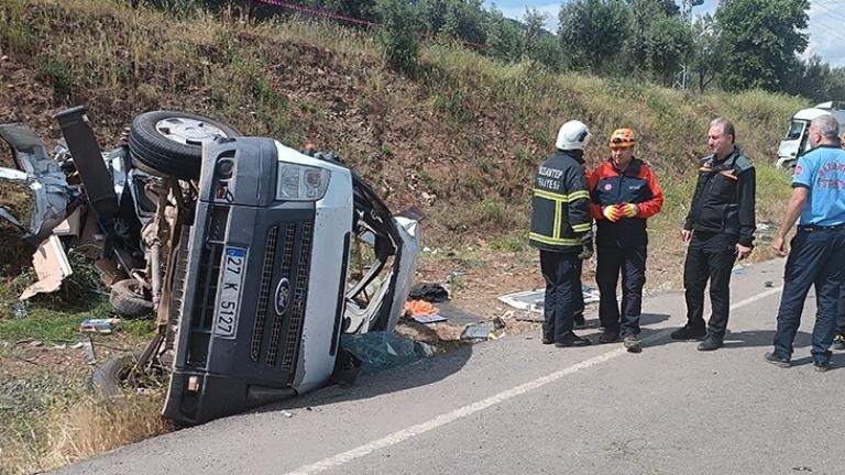 Gaziantep'te çimento tankeri ile minibüsün çarpıştığı kazada hayatını kaybedenlerin sayısı 9'a yükseldi.