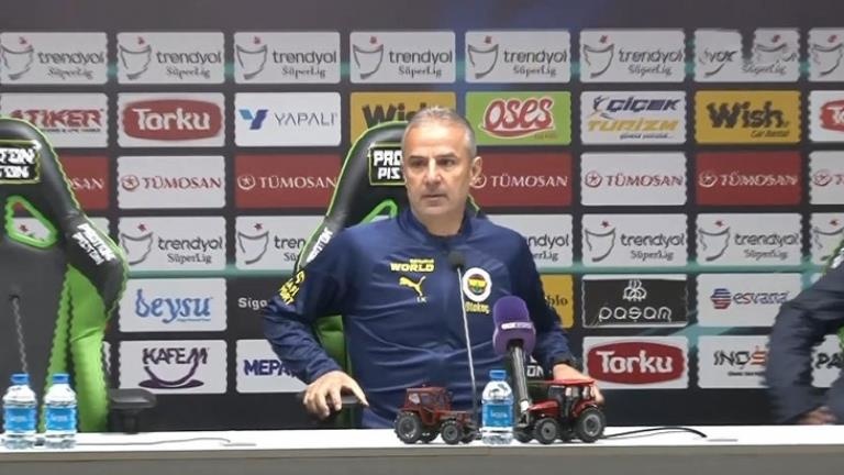 Fenerbahçe Teknik Direktörü İsmail Kartal’ın Basın Toplantısı Boş Salonda Gerçekleşti