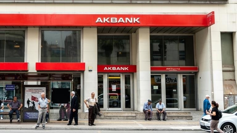 Akbank Müşterileri Hesaplarından Habersiz Para Çekildiğini İddia Ediyor