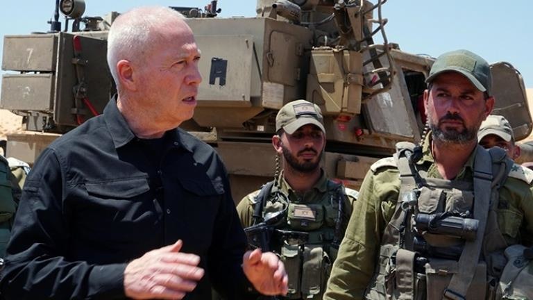 Hizbullah İsrail Savunma Bakanı’nın ziyaret ettiği askeri üssü füzelerle hedef aldı