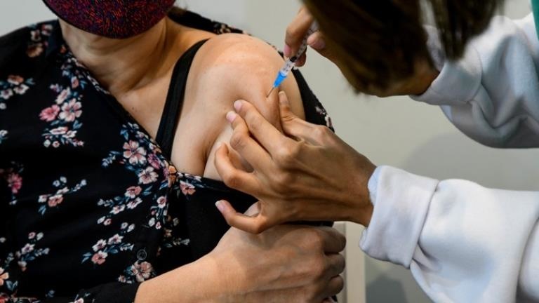 İlaç şirketi AstraZeneca koronavirüs aşılarını dünya çapında geri çekme kararı aldı