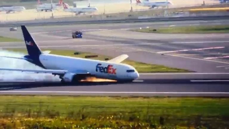 İstanbul Havalimanı’nda Kargo Uçağı Gövdesi Üzeri İniş Yaptı