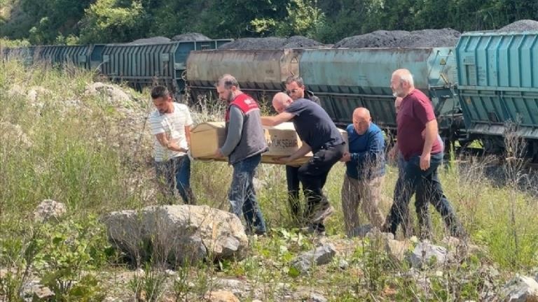 Zonguldak’ta yaşlı kadın kömür yüklü trenin çarpması sonucu hayatını kaybetti