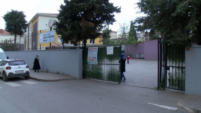 Eyüpsultan’da Okul Müdürüne Silahlı Saldırı Protesto Edildi