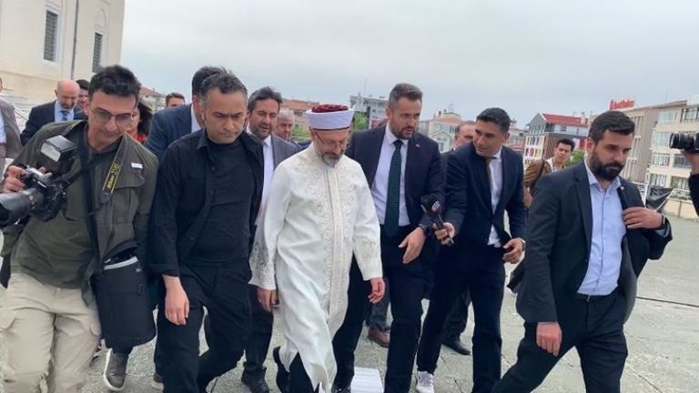 Diyanet İşleri Başkanı Ali Erbaş, “Koruma sayısınız arttı mı“ sorusunu cevapsız bıraktı