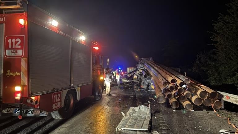 Anadolu Otoyolu’nda tır kazası: 2 ölü, 1 yaralı