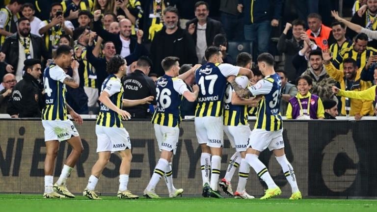 Şampiyonluk yarışı alev alev Fenerbahçe, Kayserispor’u 3-0 yendi