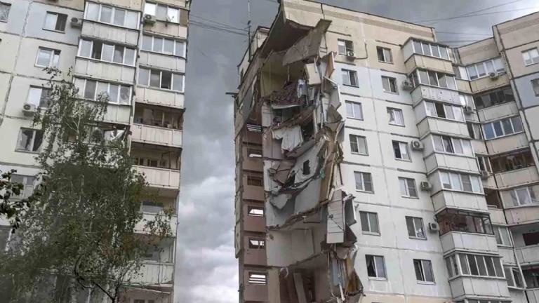 Ukrayna’nın Rusya’ya hava saldırısı sonucu 10 katlı bina çöktü
