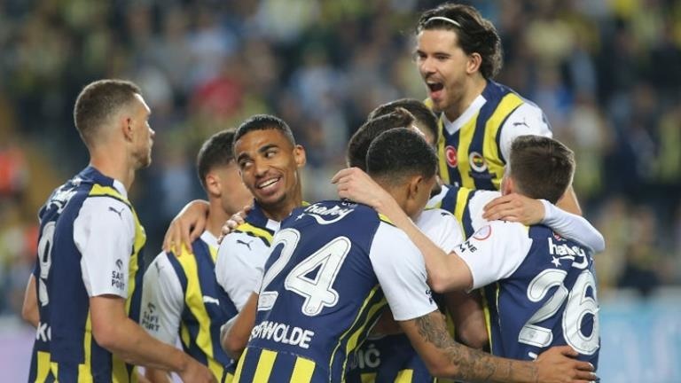 Fenerbahçe, Galatasaray derbisinde galibiyet peşinde