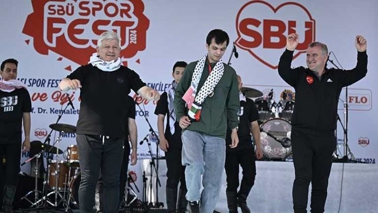 Gençlik ve Spor Bakanı Osman Aşkın Bak, sahnede ’’dabke’’ dansı yaptı