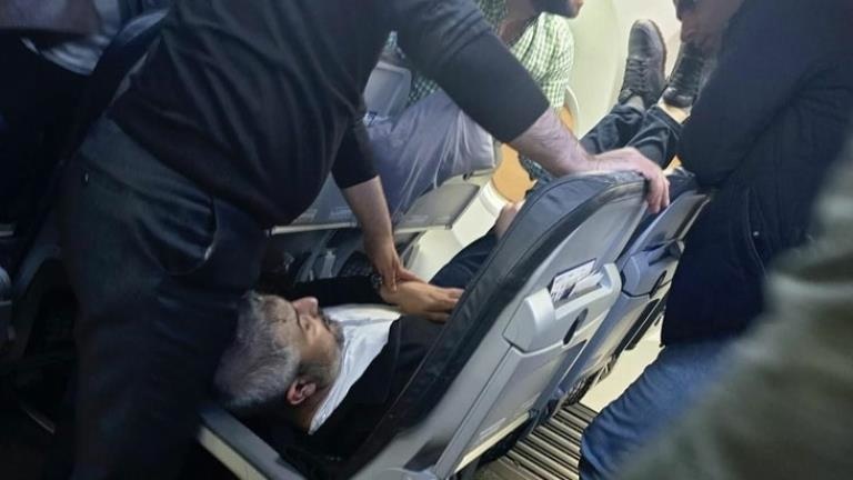 Uçakta panik anları! Kalbi duran yolcuyu AK Partili vekil hayata döndürdü