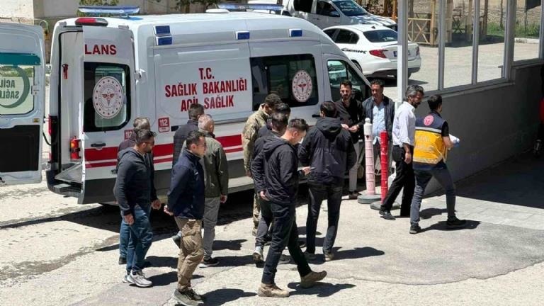 Van’ın Başkale ilçesinde askeri araç devrildi, 11 asker yaralandı