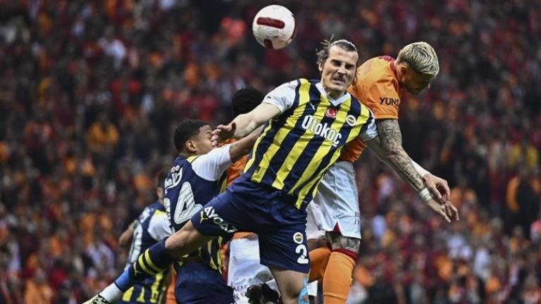 Şampiyonluk son haftaya kaldı Fenerbahçe, Galatasaray’ı deplasmanda 1-0 yendi