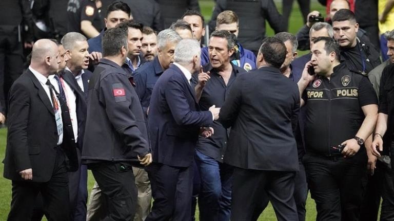 Fenerbahçe Başkanı Ali Koç, hak mahrumiyeti cezasını ödeyerek haklarına kavuştu