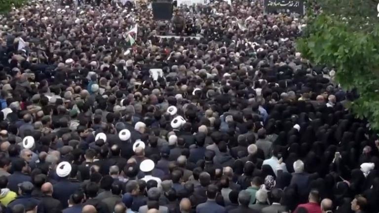 İran halkı Reisi'yi son yolculuğuna uğurluyor! Cenazede tüyleri diken diken eden ağıt