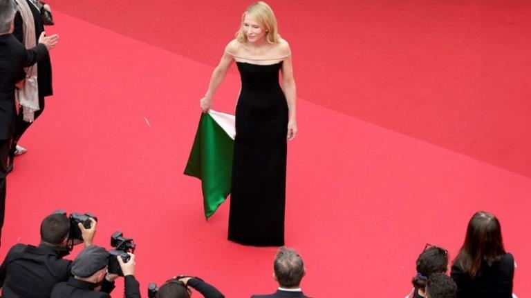 Cannes’a damga vuran kıyafet Dünyaca ünlü oyuncu, elbisesiyle Filistin’e destek verdi