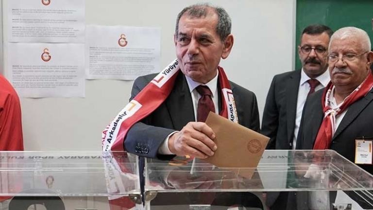Rekor oy olan Dursun Özbek, yeniden Galatasaray Başkanı seçildi
