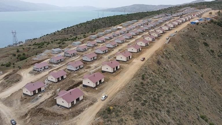 Fahiş fiyatlar tepki çekmişti Elazığ’da deprem köy konutları için yapılan iki ihale iptal edildi