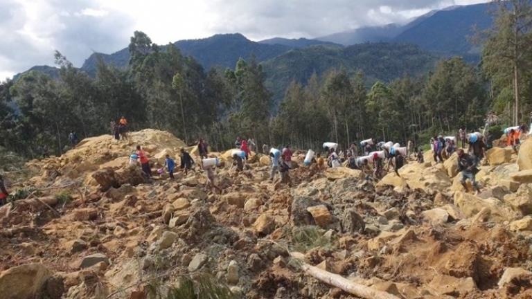 Papua Yeni Gine'de bilanço ağırlaşıyor! 1100 ev toprak altında kaldı, ölü sayısı 300'ün üzerine çıktı