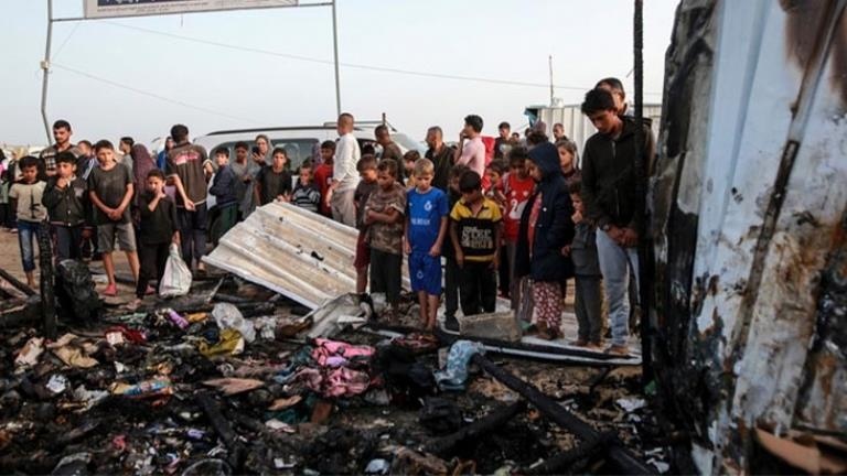 Sivillerin sığındığı çadırları vuran İsrail, saldırıya kılıf buldu
