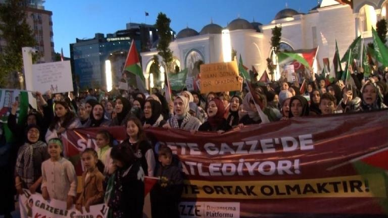 İstanbul’da İsrail Başkonsolosluğu önünde protesto