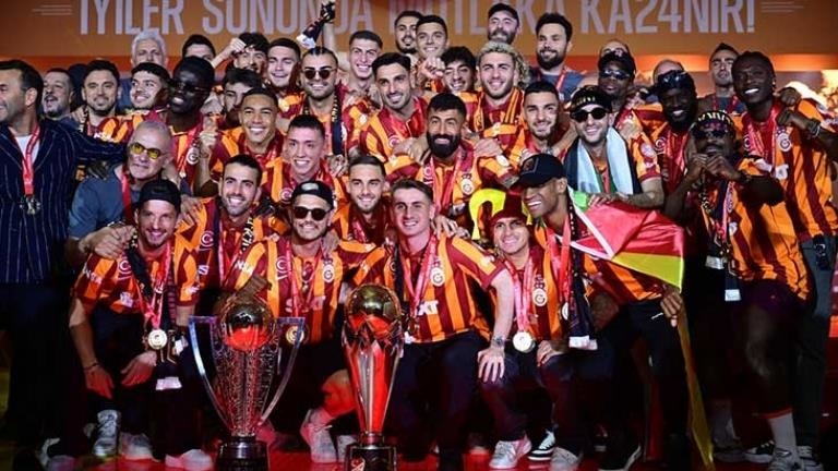 Kutlamalarda veda eder gibiydi Kerem Aktürkoğlu, Galatasaray’dan ayrılıyor