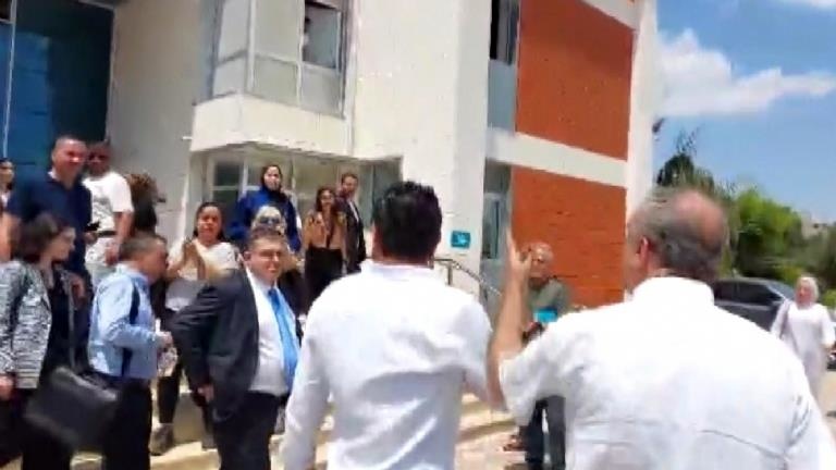Ersan Şen’den depremde 51 kişinin öldüğü apartmanın firari müteahhitleriyle ilgili skandal talep