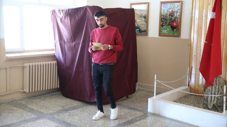 Siirt Konacık köyünde muhtarlık seçimi yeniden yapıldı