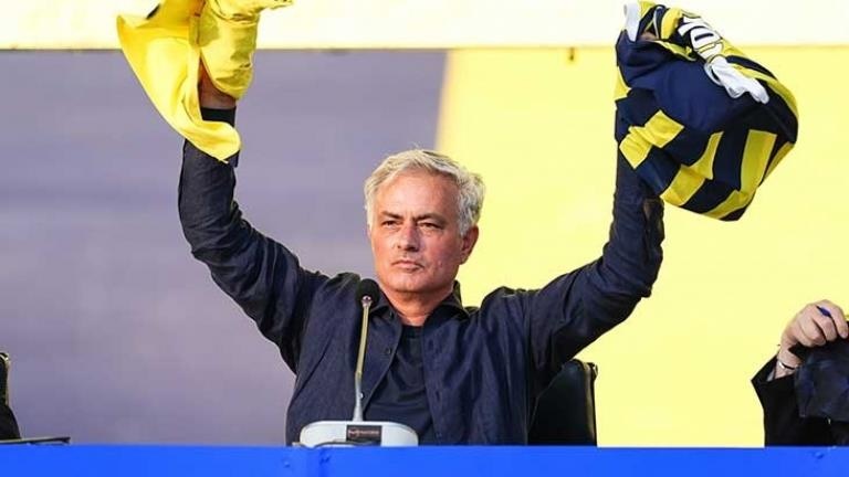 Aziz Yıldırım’ı silip atmış Mourinho’nun Fenerbahçe’ye gelmek için yaptığı akıl alır gibi değil