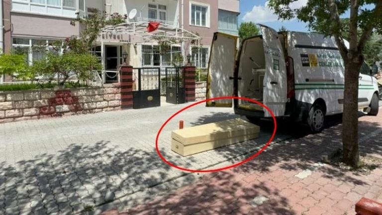 Konya’da Kadın Apartman Bahçesinde Ölü Bulundu, Kız Kardeşi de İntihar Etti