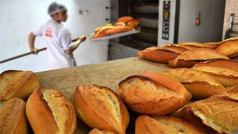Kocaeli’deki bir fırında ekmeğe zam yok 10 TL olan ekmek 7,5 TL’den satılıyor