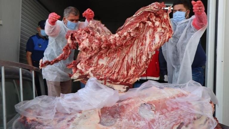 Adıyaman'da ele geçirilen 650 kilo veremli et ekipler tarafından imha edildi