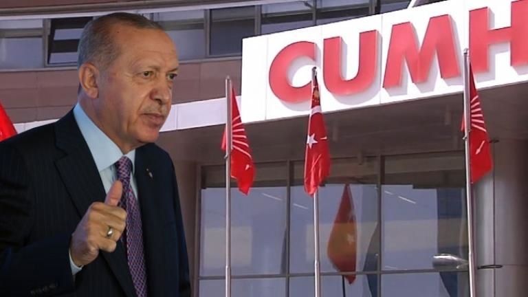 Cumhurbaşkanı Erdoğan'ın ziyareti öncesi CHP Genel Merkezi'nde forslu bayrak göndere çekildi
