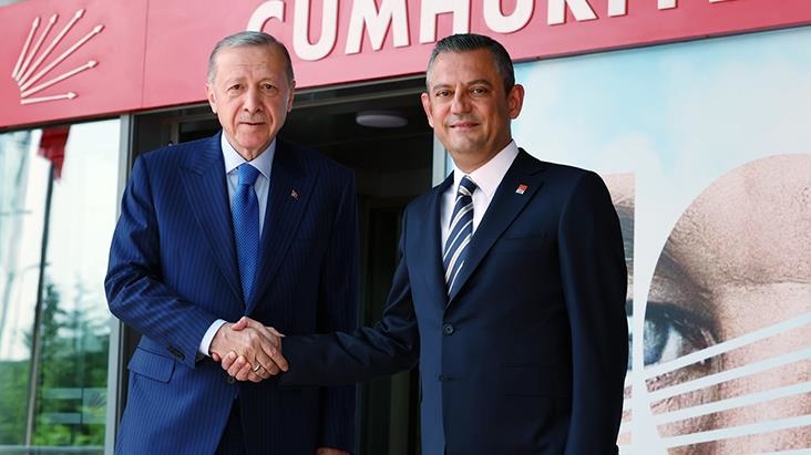 Erdoğan'dan CHP'ye tarihi ziyaret! AK Parti Sözcüsü Çelik: Görüşmede ekonomi ve yeni anayasa çalışmaları ele alındı.