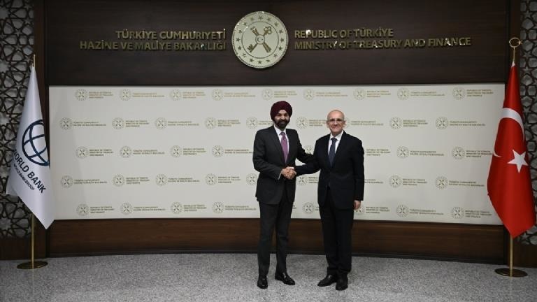Hazine ve Maliye Bakanı Mehmet Şimşek, Dünya Bankası Grubu Başkanı Ajay Banga ile görüştü