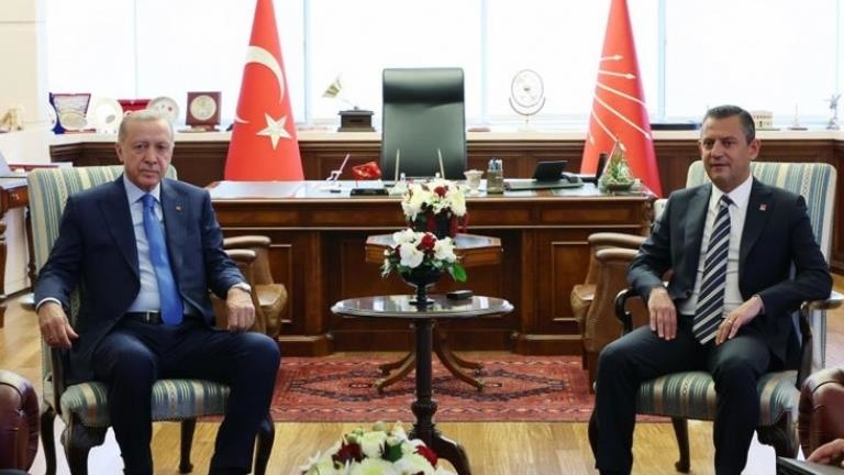 Oturma düzeni merak ediliyordu! Erdoğan ve Özel'in 12. kattaki görüşmesinden ilk görüntüler geldi
