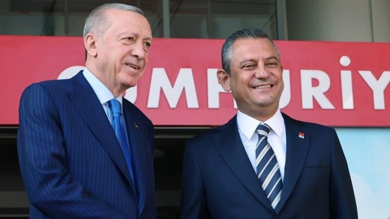 Özgür Özel, Cumhurbaşkanı Erdoğan'dan asgari ücret ve emekli maaşı düzenlemesi talep etmiş