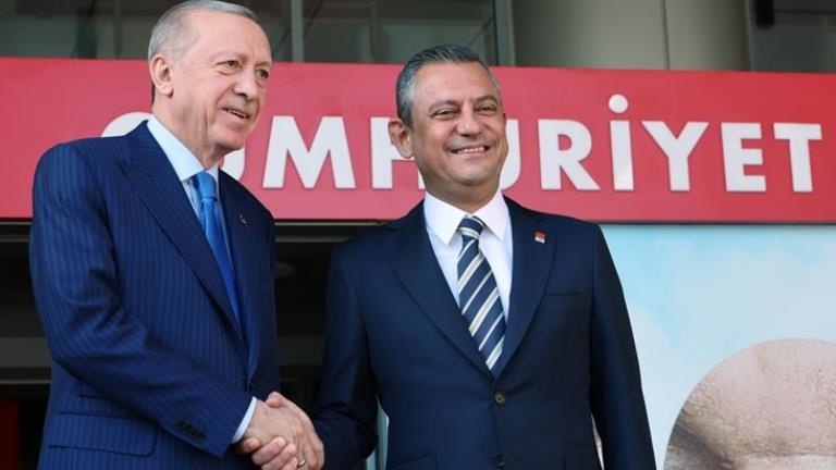 Cumhurbaşkanı Erdoğan’la ne konuştular CHP lideri Özel’den emekliyi ve asgari ücretliyi umutlandıran sözler