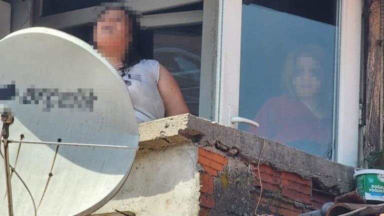 Zonguldak'ta 13 yaşındaki kız annesini darp ederek rehin aldı, ekipler kalkanla eve girip anneyi kurtardı