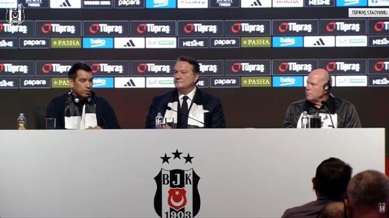 Giovanni van Bronckhorst Beşiktaş’a imzayı attı