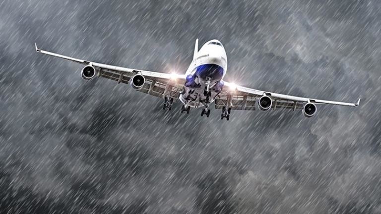 İstanbul’a yağmur ve fırtına nedeniyle inemeyen uçakta pilot ecel terleri döktü: Çok fena sallanıyoruz