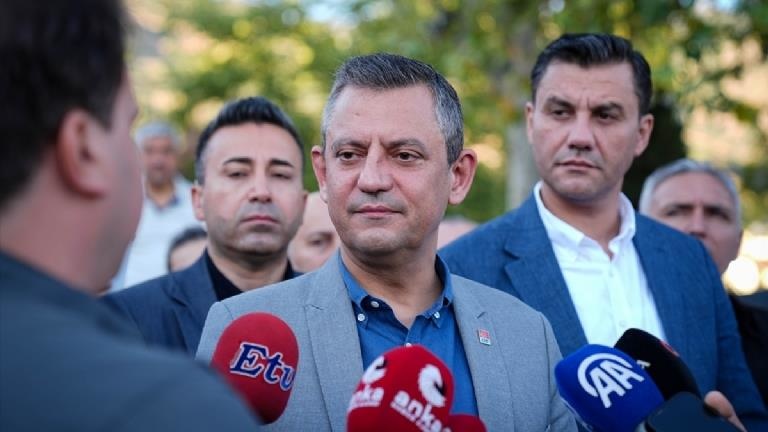 CHP Genel Başkanı Özel, Manisa’da bayram namazının ardından açıklama yaptı Açıklaması