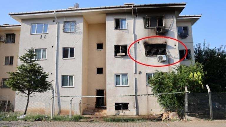 Adana’da Apartman Dairesinde Çıkan Yangında Anne ve Oğlu Hayatını Kaybetti