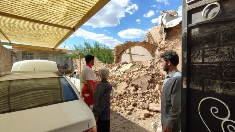 İran depremle sarsıldı Ölü ve yaralılar var