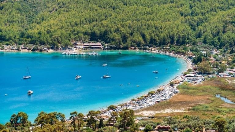 Türkiye’nin incilerinden biri Akbük plajının bir bölümü ücretsiz olarak halka açıldı